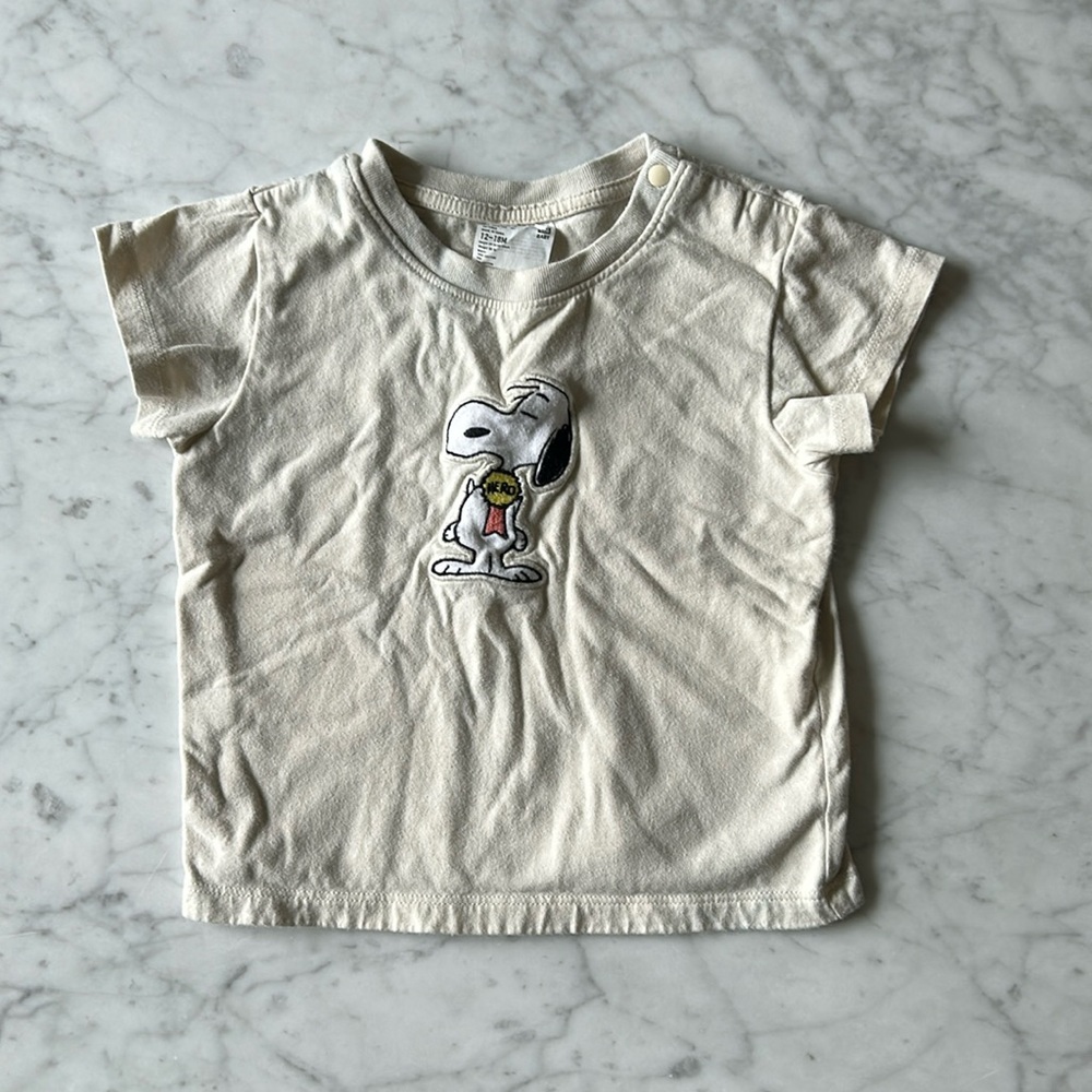Uniqlo kids tee size 12-18 months snoopy